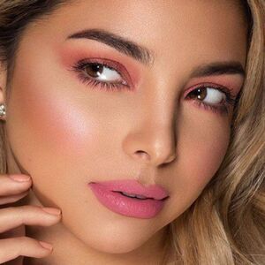 Studio loose pigment in Dimension